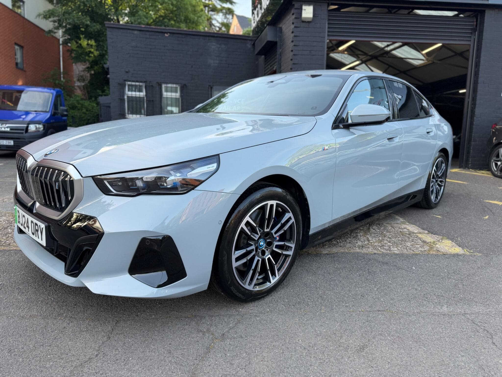 BMW i5